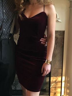 Lulus Red Size 0 Backless Maroon Velvet Cocktail Dress on Queenly