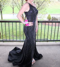 Sherri Hill Black Tie Size 4 Prom Side slit Dress on Queenly