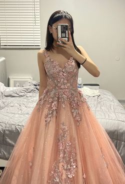 Ellie Wilde Pink Size 4 Plunge Prom Quinceanera Ball gown on Queenly
