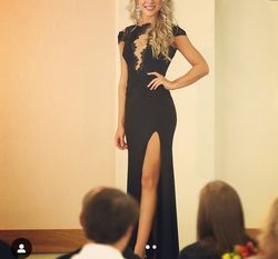 Style 43013 Jvn Black Size 2 Lace Side slit Dress on Queenly