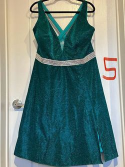 Sydney's Closet Multicolor Size 20 Plus Size Homecoming Plunge Cocktail Dress on Queenly