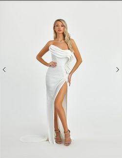 Nicole Bakti White Size 4 Strapless Short Height Side slit Dress on Queenly