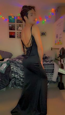 Miss Ord Black Size 4 Prom Floor Length Side slit Dress on Queenly