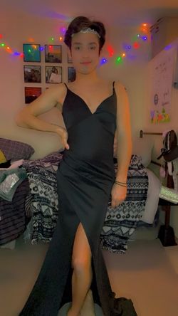 Miss Ord Black Tie Size 4 Prom Side slit Dress on Queenly