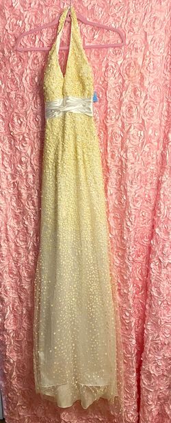 Beyond by Jovani White Size 0 Engagement Straight Dress on Queenly
