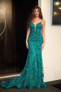 Style PS24504X Portia and Scarlett Green Size 4 Pageant Floor Length Tall Height Mermaid Dress on Queenly