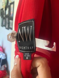 Nightway Red Size 8 $300 Straight Dress on Queenly