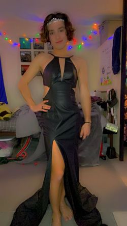 Style LF-24739 La Femme Black Size 4 Plunge Jersey Side slit Dress on Queenly