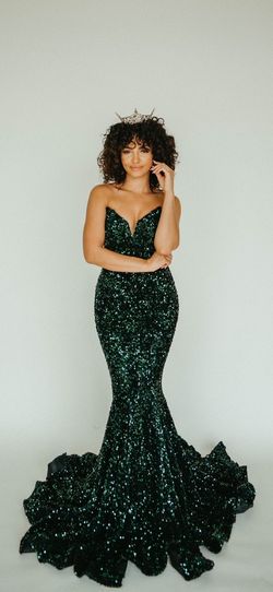 Style PS21208 Portia and Scarlett Green Size 0 Short Height Medium Height Wedding Guest Emerald Mermaid Dress on Queenly