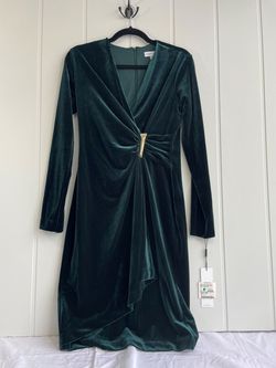 Calvin Klein Green Size 6 Velvet Cocktail Dress on Queenly