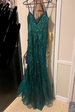 Style EW120032 Ellie Wilde Green Size 4 Tall Height Plunge Mermaid Dress on Queenly