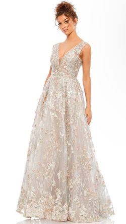 Style 20131 Mac Duggal Nude Size 16 50 Off Floor Length Train Plunge Plus Size Ball gown on Queenly