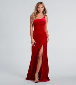 Style 05002-7680 Windsor Red Size 0 Mermaid Padded Spaghetti Strap Velvet Side slit Dress on Queenly