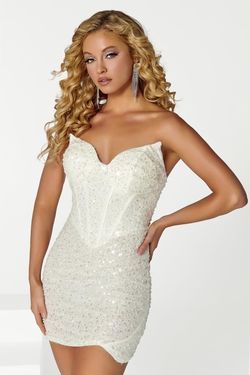 Style PS23116 Portia and Scarlett White Size 2 Ps23116 Bachelorette Cocktail Dress on Queenly