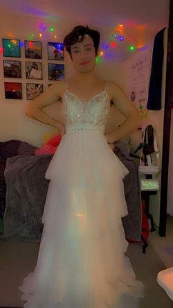 B. Darlin White Size 4 Prom Engagement Straight Dress on Queenly