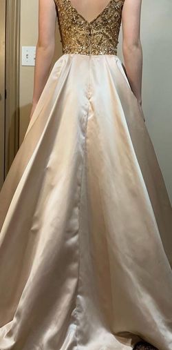 Sherri Hill Gold Size 00 Floor Length Ball gown on Queenly