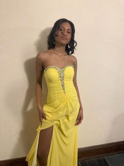 Yellow Size 0 Straight Dress on Queenly
