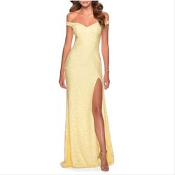 Style 28301 La Femme Yellow Size 4 28301 Pattern Lace Side slit Dress on Queenly