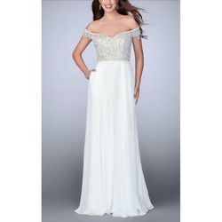 Style 24001 La Femme White Size 2 Jewelled Polyester Straight Dress on Queenly