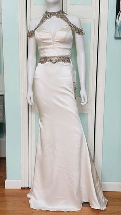 Style 1950 Colors White Size 0 Plunge Satin Mermaid Dress on Queenly