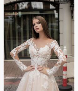 Style Talla 8 en perfecto estado  Vestido de novia nuevo White Size 8 Engagement Long Sleeve Floor Length Side slit Dress on Queenly