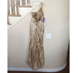 Style Gold Sequined Swirl One Shoulder Formal Dress Gold Size 0 Side slit Dress on Queenly