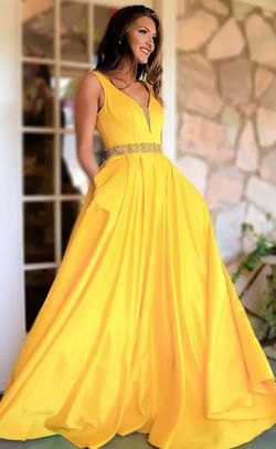 Yellow Size 8 Train Dress on Queenly