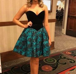 Sherri Hill Multicolor Size 2 Homecoming Jersey Cocktail Dress on Queenly