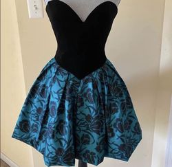 Sherri Hill Multicolor Size 2 Homecoming Jersey Cocktail Dress on Queenly