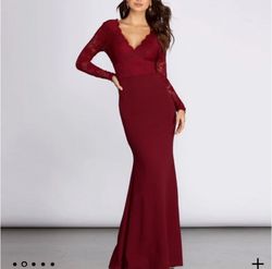 Windsor Red Size 4 Floor Length Straight Dress on Queenly
