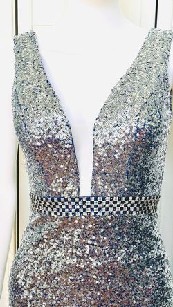 Style EW118047 Ellie Wilde Multicolor Size 0 Plunge Floor Length Mermaid Dress on Queenly