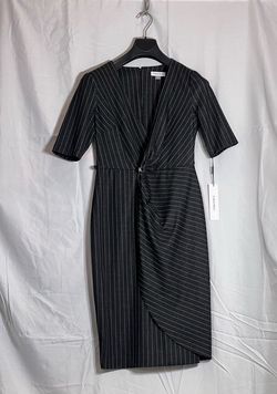 Calvin Klein Black Size 6 Midi Plunge Halter Cocktail Dress on Queenly