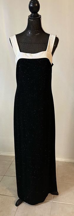 Ronnie Nicole by Oueda Black Size 14 Square Neck Floor Length Straight Dress on Queenly