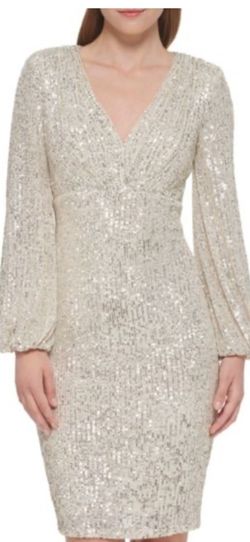 Eliza J Nude Size 6 Sleeves Cocktail Dress on Queenly