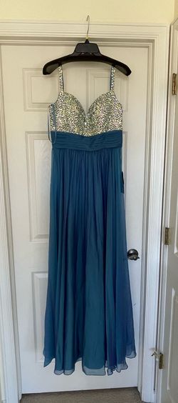Style 16802 La Femme Blue Size 10 Prom Plunge Floor Length A-line Dress on Queenly