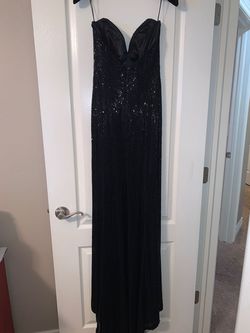 Style C Sherri Hill Black Size 6 Jersey Plunge Medium Height Straight Dress on Queenly