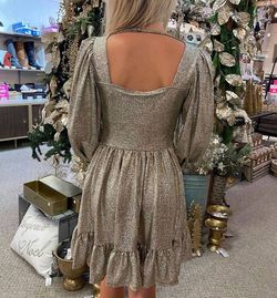 Style 1-995566588-3855 SKIES ARE BLUE Nude Size 0 Long Sleeve Plunge Shiny Cocktail Dress on Queenly