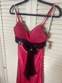 Style B22021 BG Haute Pink Size 2 Prom 50 Off Plunge Shiny Straight Dress on Queenly
