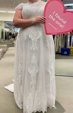 Style 25130147 David's Bridal White Size 24 Lace Corset Train Dress on Queenly