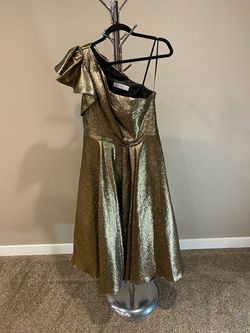 Mac Duggal Gold Size 10 Jersey Appearance Medium Height Cocktail Dress on Queenly