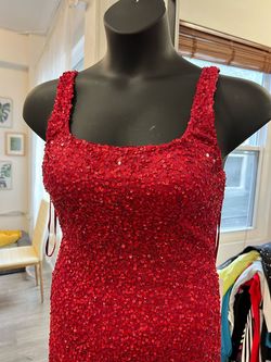 Style 657 Aleta Red Size 10 Black Tie Prom Straight Dress on Queenly