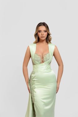 Style Fiorello Minna Fashion Green Size 8 Floor Length Embroidery Pageant Side slit Dress on Queenly