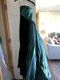 Sherri Hill Multicolor Size 2 Medium Height Velvet Straight Dress on Queenly