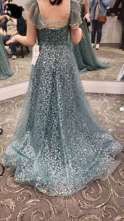Ellie Wilde Green Size 6 Prom Floor Length A-line Dress on Queenly