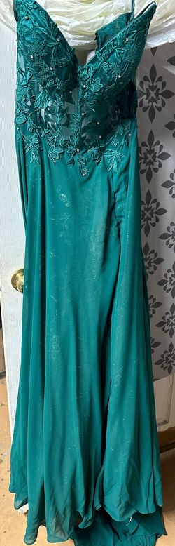 Dave and Johnny Green Size 12 Plunge Backless Prom Straight Dress on Queenly