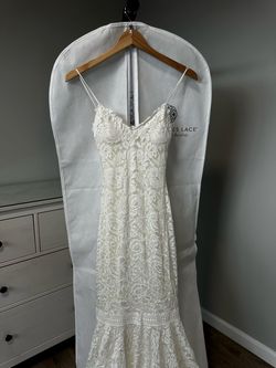 Vera Wang White Size 2 Train Padded Floor Length Mermaid Dress on Queenly