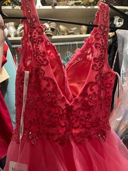 Mon Cheri Pink Size 6 Prom Plunge Train Dress on Queenly