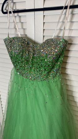 Style 71435 Sparkle Green Size 12 Tulle Strapless Ball gown on Queenly