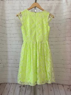 Gianni Bini Green Size 0 Straight Swoop Cocktail Dress on Queenly