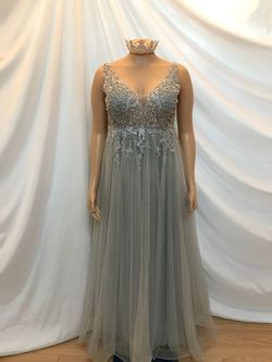 Gray Size 14 A-line Dress on Queenly